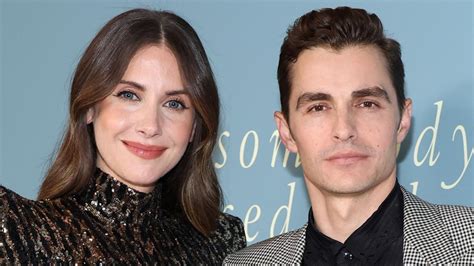 alison brie mude|Alison Brie had to make Dave Franco comfortable with her nudity。